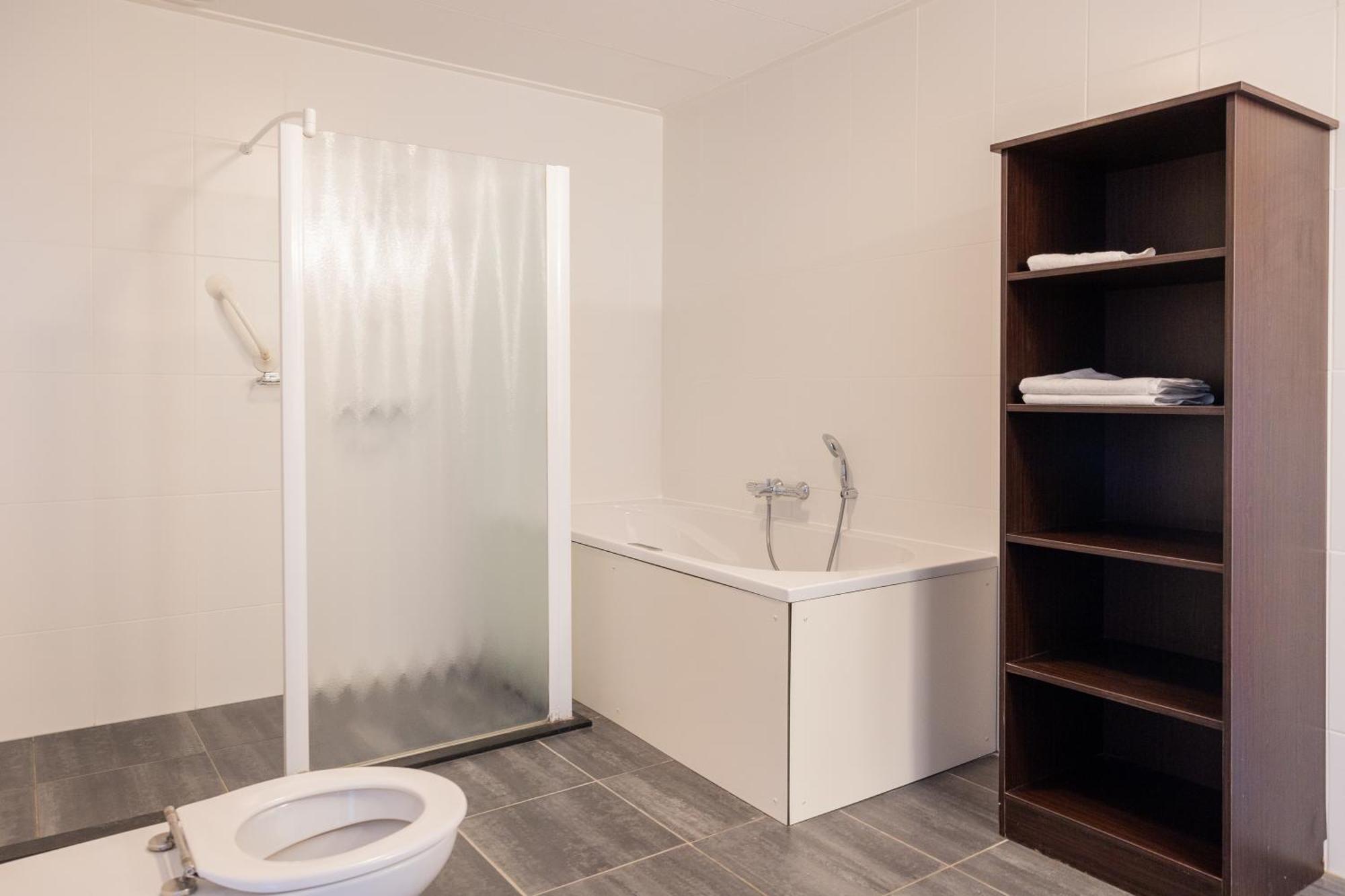 Vakantiepark Klein Vaarwater Buren  Habitación foto